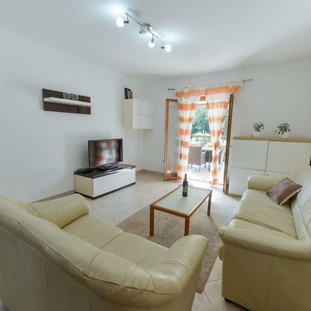 Lumbre Apartment Tar-Vabriga Buitenkant foto