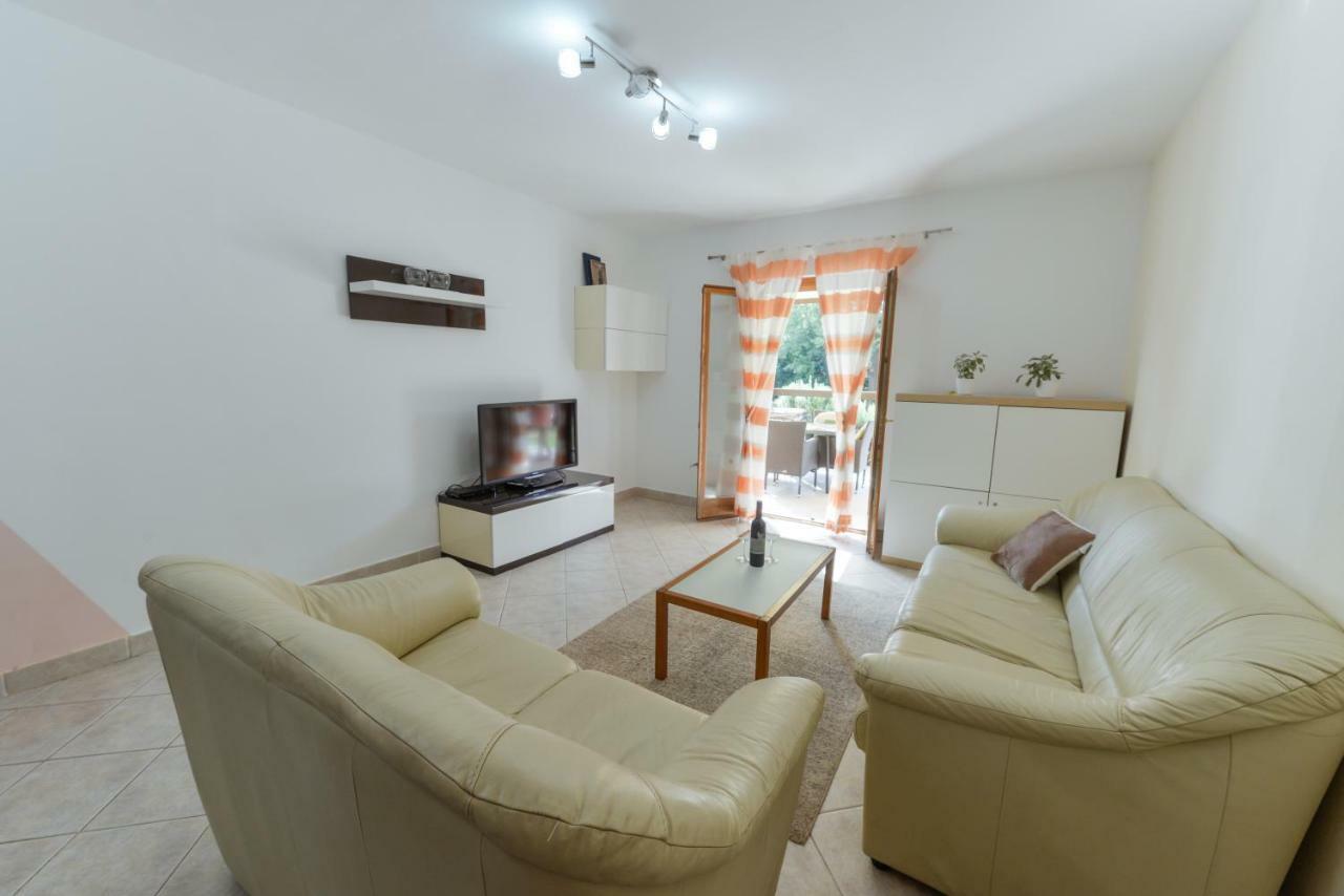Lumbre Apartment Tar-Vabriga Buitenkant foto