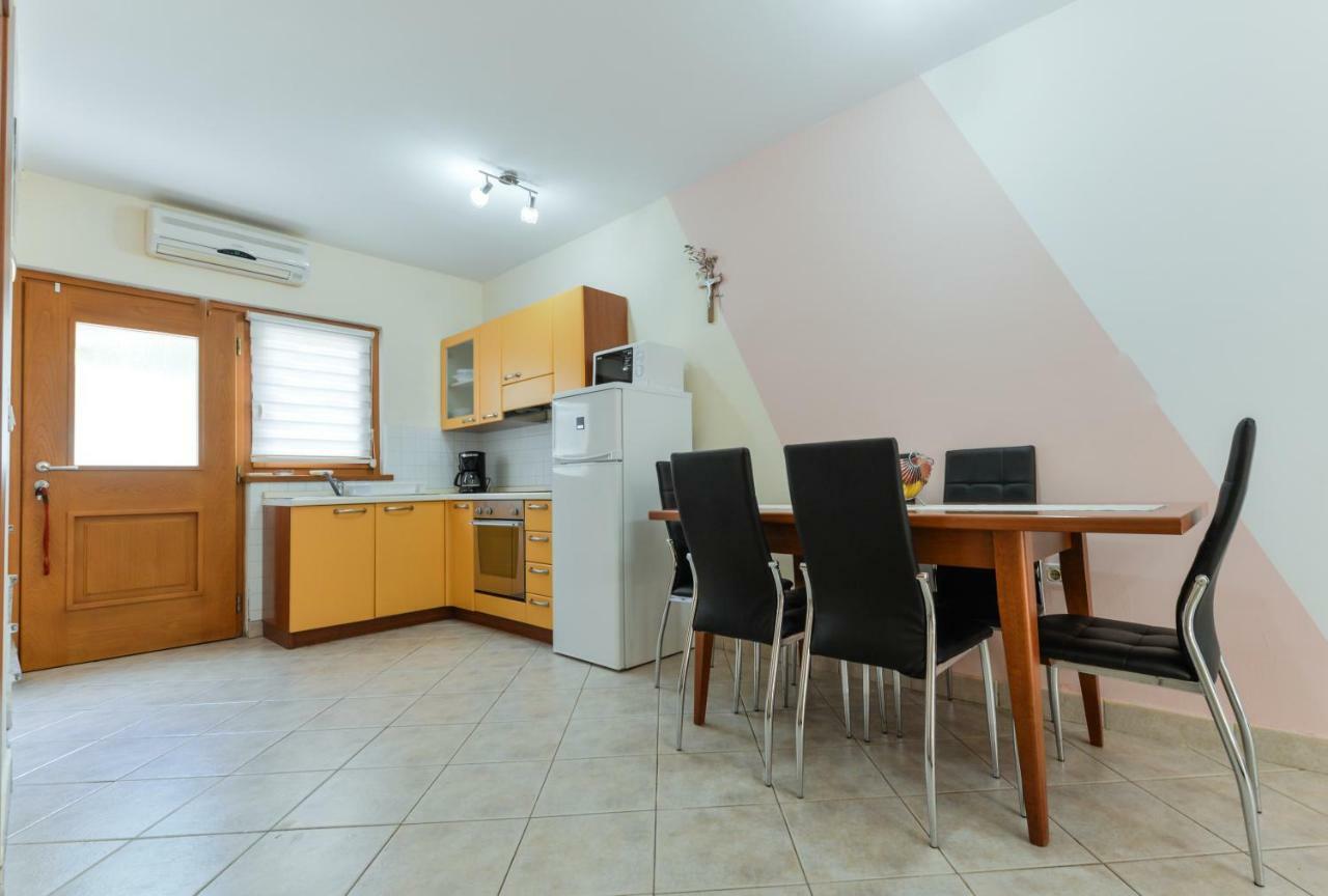 Lumbre Apartment Tar-Vabriga Buitenkant foto